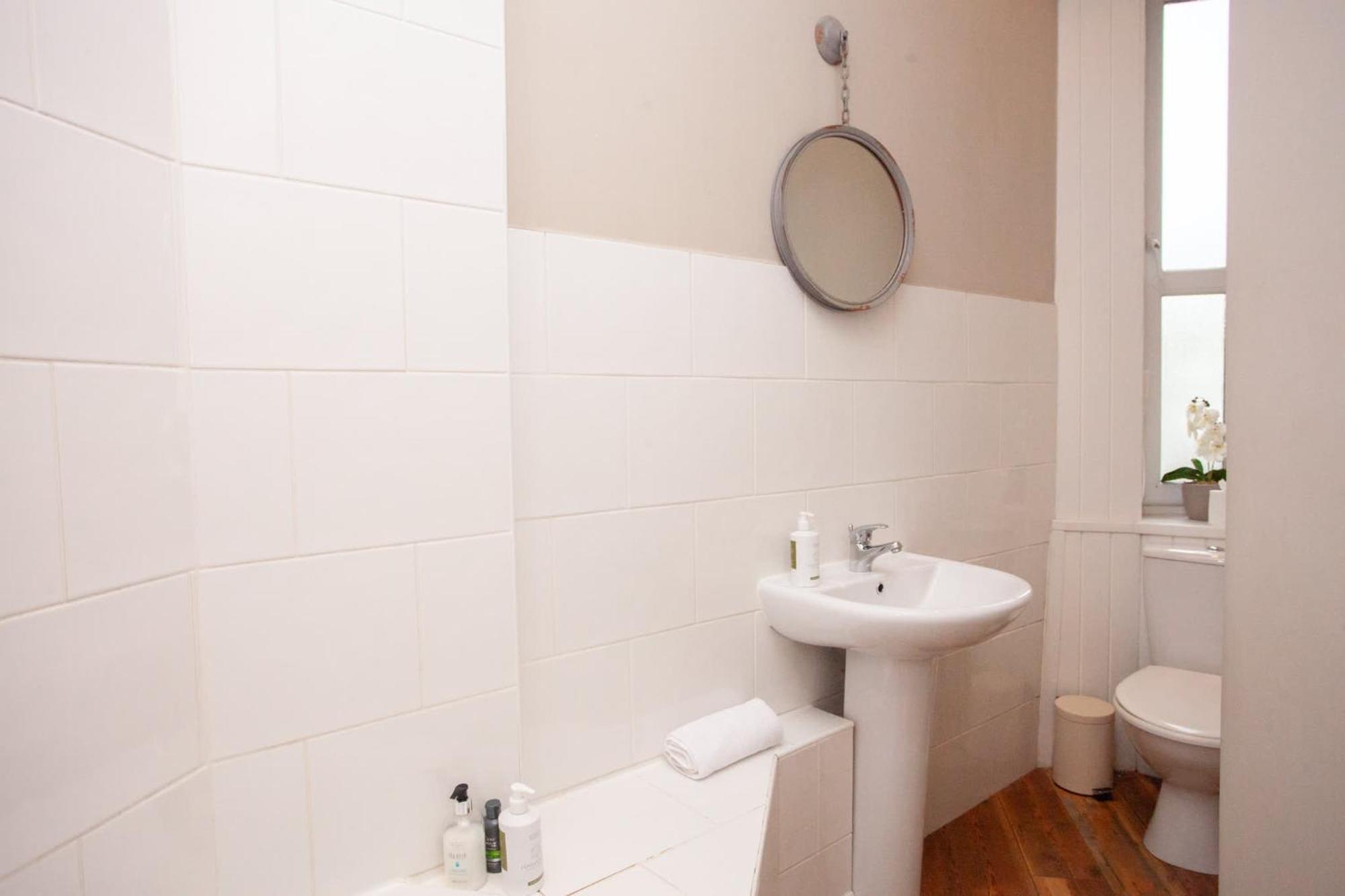 Beautiful 2 Bed Apartment Rose St Glasgow Exterior photo